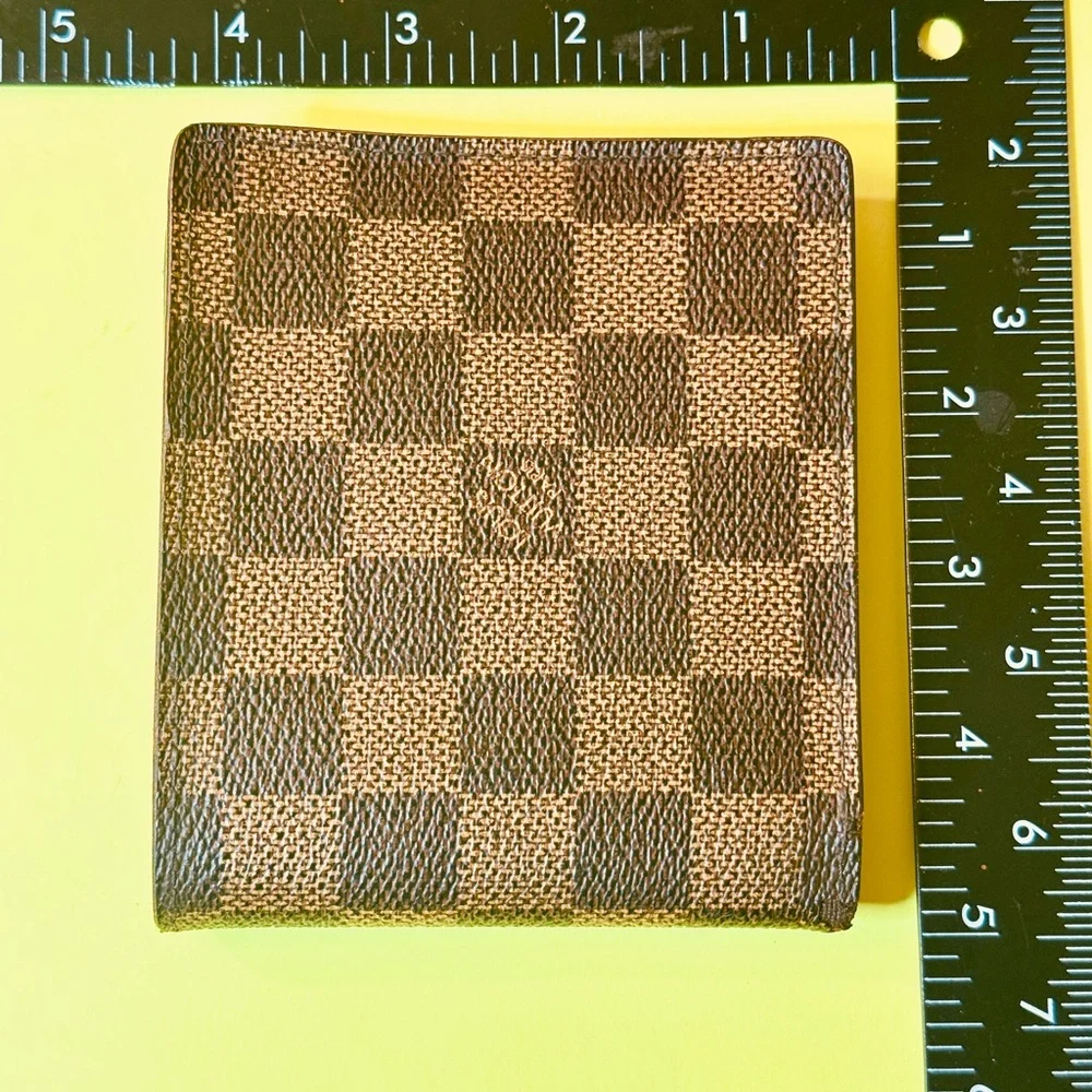Louis Vuitton Damier set of 2  Brown Leather wallet 
1 for women and 1 for man. - Picture 8 of 15